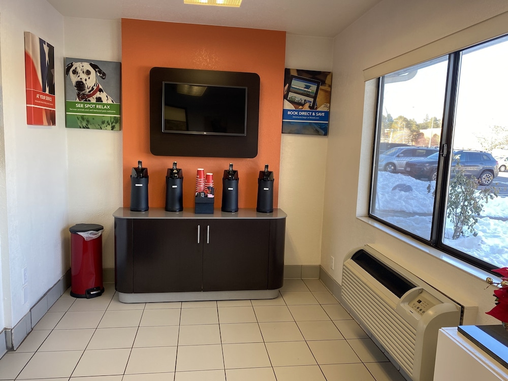 Lobby, Motel 6 Flagstaff, AZ - West - Woodland Village