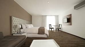 Ropa de cama de alta calidad, edredones de plumas, minibar y caja fuerte