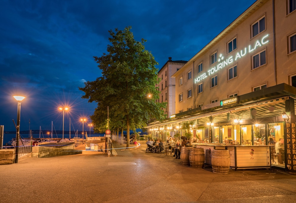 Touring au Lac in Neuchâtel, Switzerland