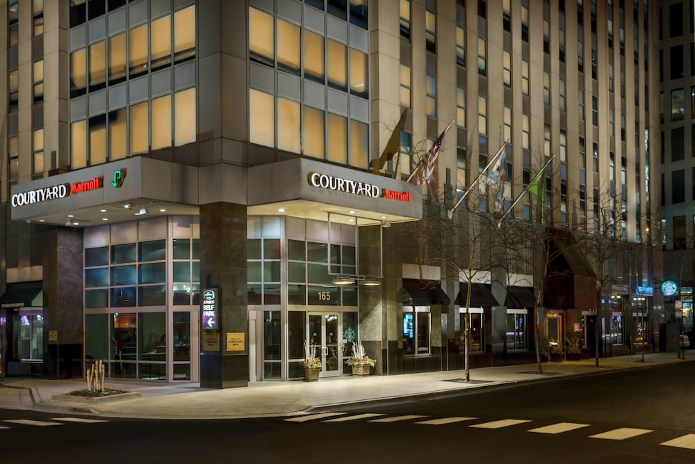 Courtyard by Marriott Chicago Magnificent Mile in Chicago, IL Expedia