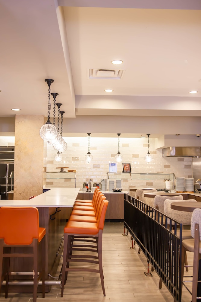 Breakfast area, Hilton Garden Inn Indianapolis Downtown