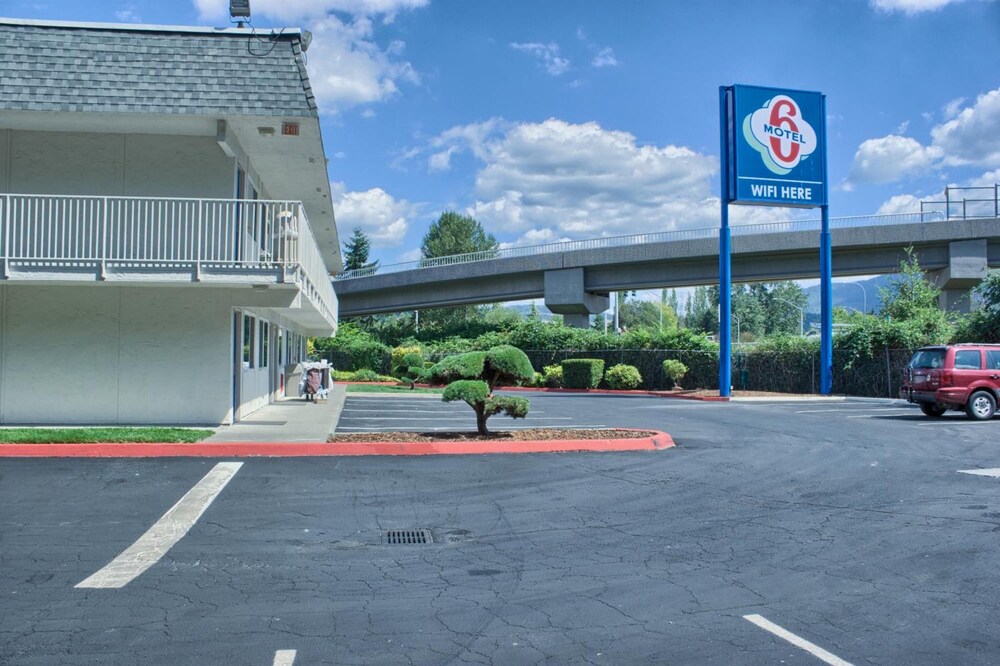 Motel 6 Issaquah, WA - Seattle - East