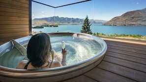 Outdoor spa bath