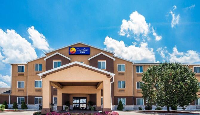 Comfort Inn Suites Moberly In Macon Mo Expedia