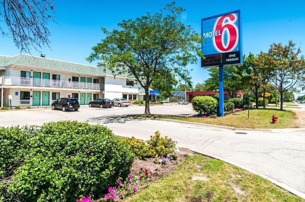 Motel 6 Schiller Park, IL - Chicago O'Hare