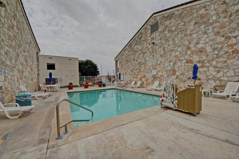 Motel 6 San Antonio, TX - Downtown - Market Square