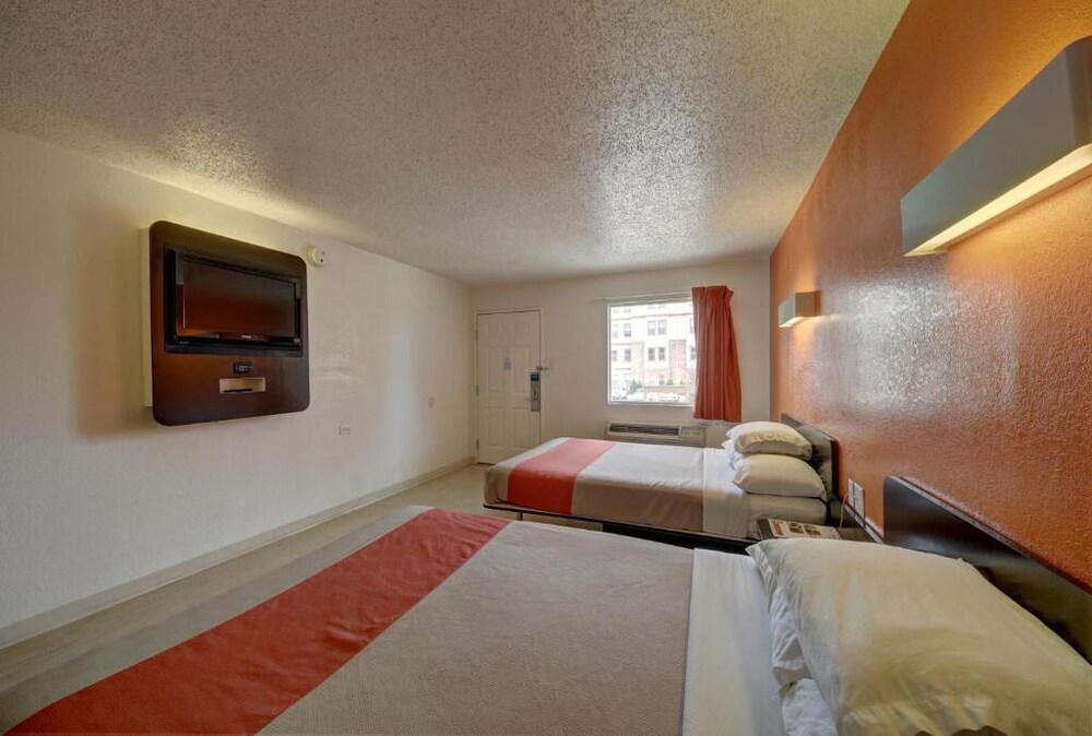 Motel 6 San Antonio, TX - Downtown - Market Square