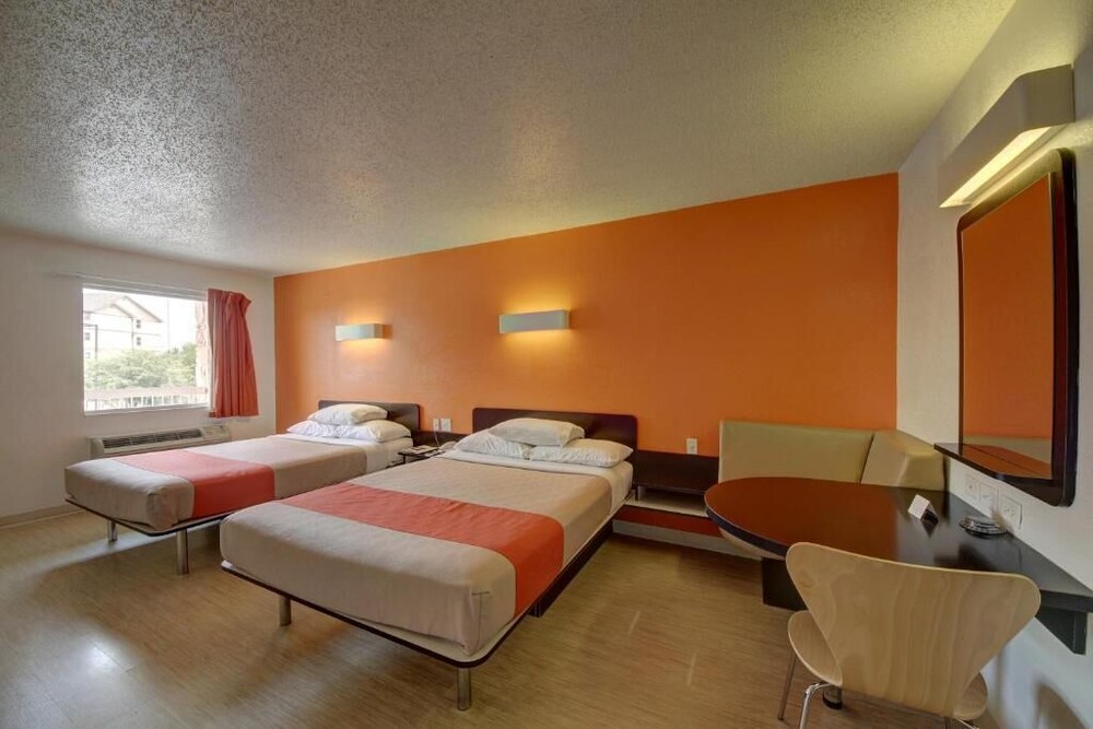 Motel 6 San Antonio, TX - Downtown - Market Square