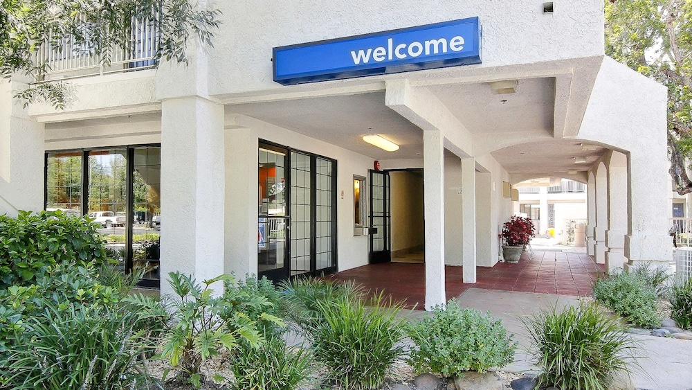 Motel 6 Thousand Oaks, CA