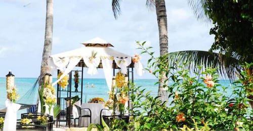 Cocoplum Beach Hotel 2018 Room Prices 120 Deals Reviews Expedia Cocoplum Beach Hotel 3 0 Out Of 5