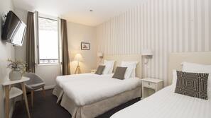In-room safe, desk, free WiFi