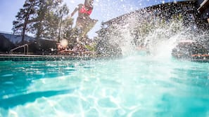 2 outdoor pools