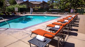 2 outdoor pools