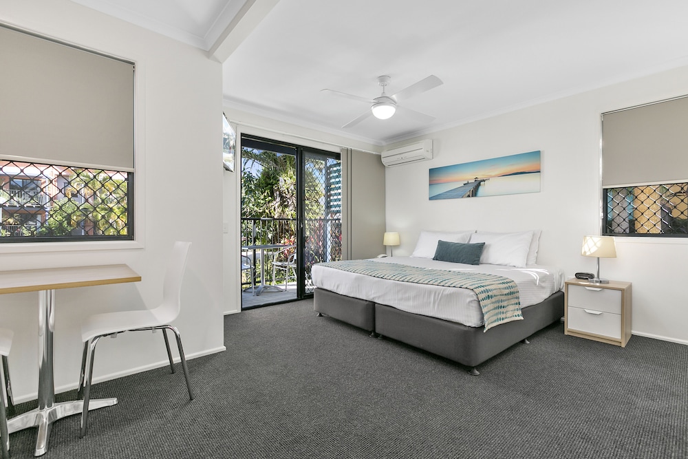 Noosa Lakes Resort