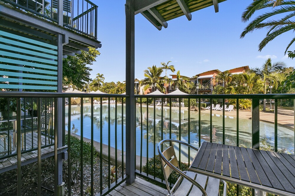 Noosa Lakes Resort