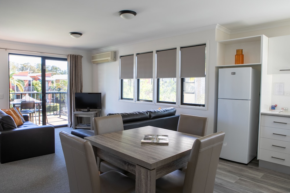 Noosa Lakes Resort