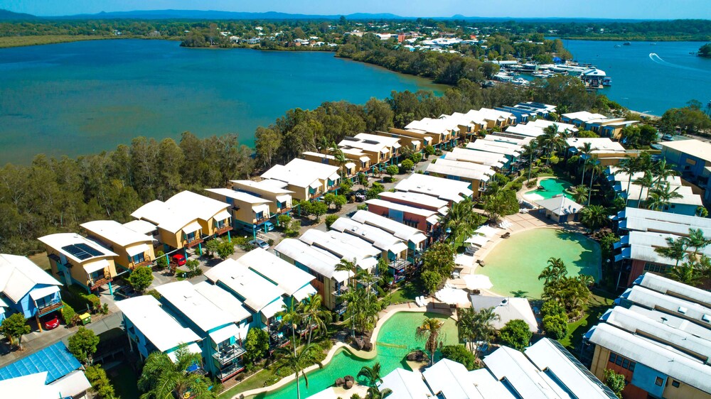 Noosa Lakes Resort