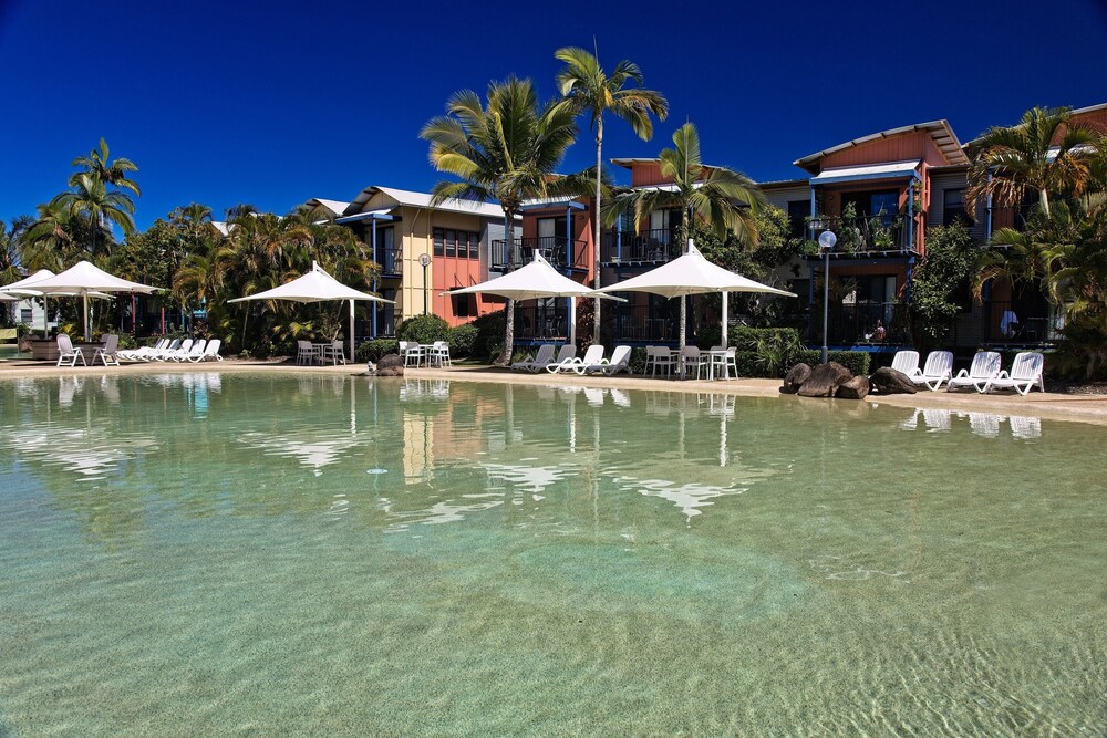 Noosa Lakes Resort