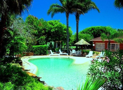 Central Coast Accommodation With Spa Hotels Resorts From Au 100 Forresters Beach Resort