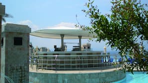 Piscine couverte, piscine extérieure (ouverte en saison)