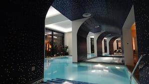Piscine couverte, piscine extérieure (ouverte en saison)