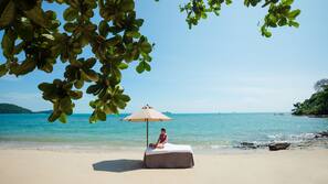 หาดส่วนตัว, ทรายสีขาว, เก้าอี้อาบแดด, ร่มชายหาด