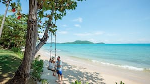 หาดส่วนตัว, ทรายสีขาว, เก้าอี้อาบแดด, ร่มชายหาด