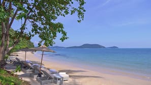 หาดส่วนตัว, ทรายสีขาว, เก้าอี้อาบแดด, ร่มชายหาด