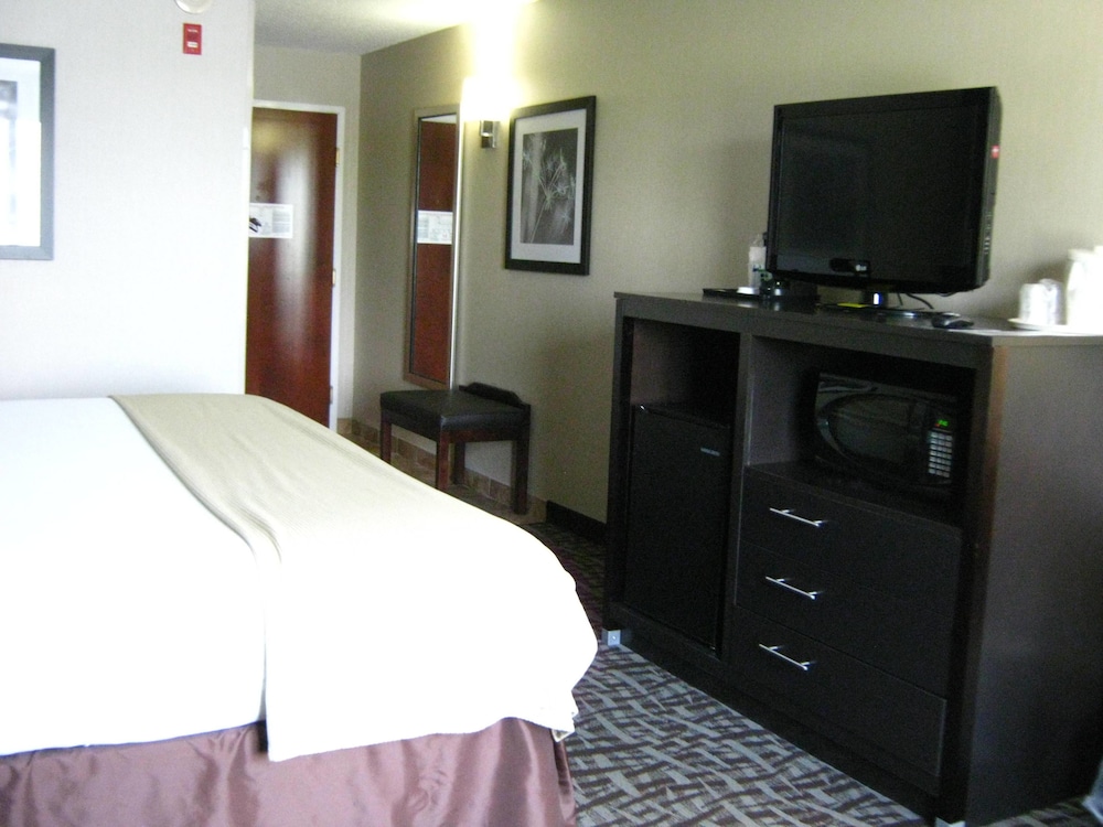 Holiday Inn Express & Suites North Lima, an IHG Hotel