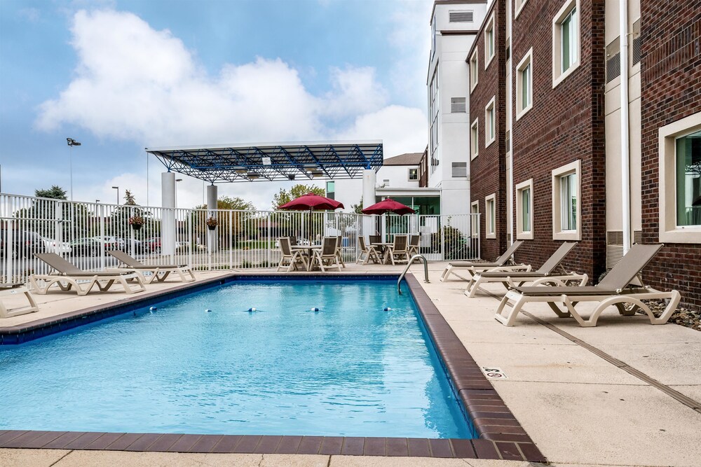 Terrace/patio, Motel 6 West Des Moines, IA