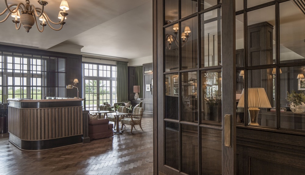 Breakfast area, Four Seasons Hotel Hampshire