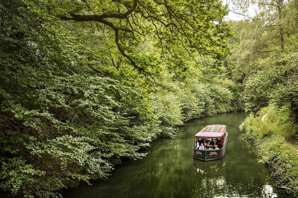 Boating, Four Seasons Hotel Hampshire