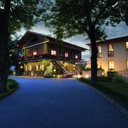 Hotels With Laundry Service In Potsdam Find 1584 Hotel From Rs4