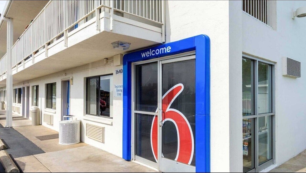 Motel 6 Redding, CA - Central