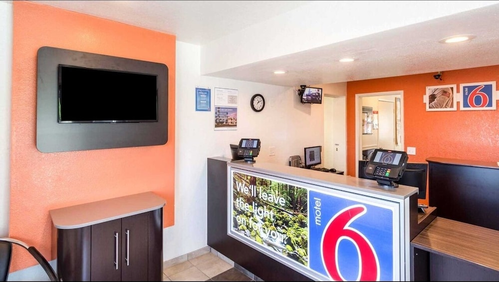 Motel 6 Redding, CA - Central