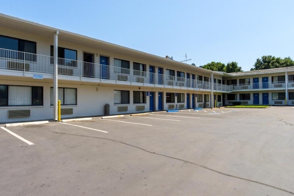 Motel 6 Redding, CA - Central