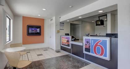 Motel 6 Corona, CA