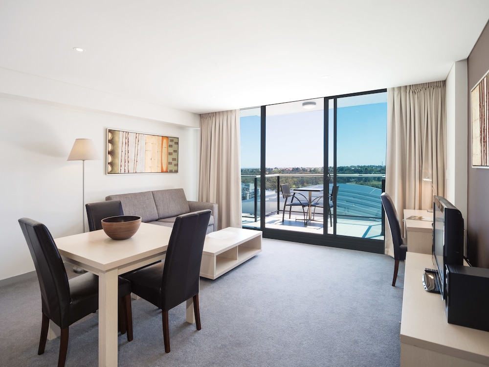 Oaks Adelaide Horizons Suites