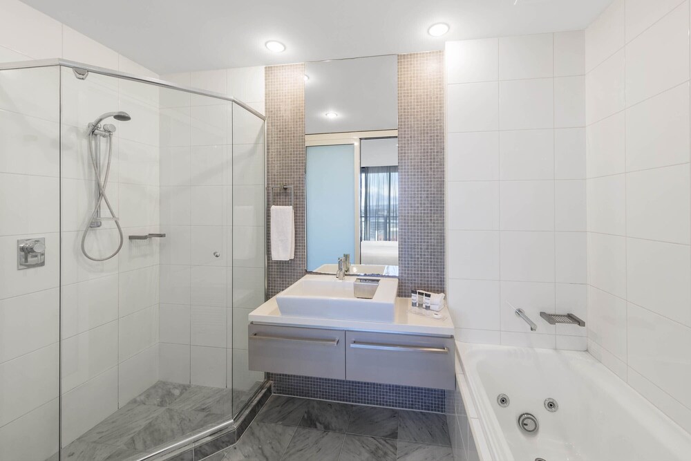 Oaks Adelaide Horizons Suites