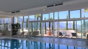 Piscina coperta, con ingresso dalle 6:00 alle 21:30, lettini