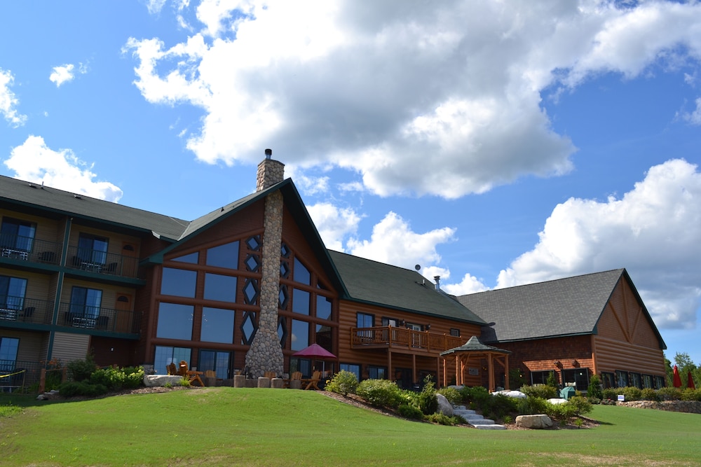 Stafford's Crooked River Lodge & Suites in Alanson Best Rates & Deals