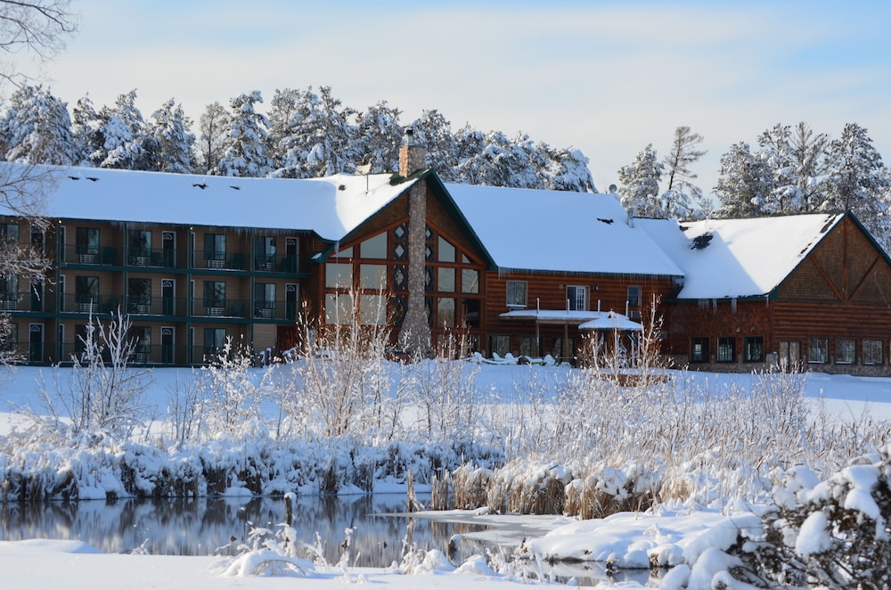 Stafford's Crooked River Lodge & Suites in Alanson Best Rates & Deals