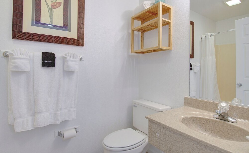 Bathroom, Ocean Isle Inn