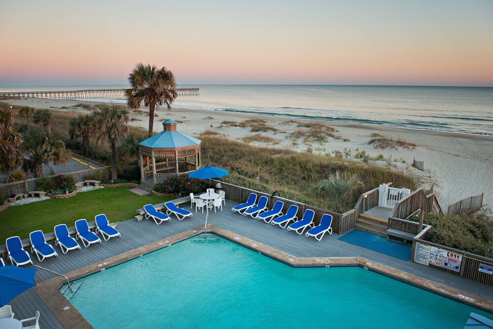 Pool, Ocean Isle Inn