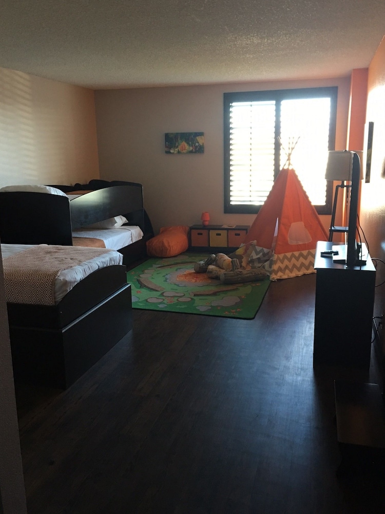 Room, Laughlin River Lodge