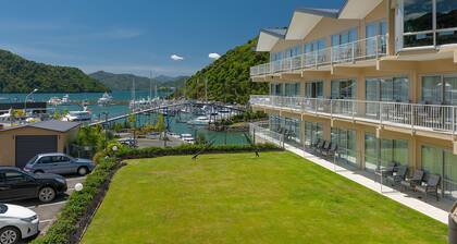 Picton Beachcomber Inn