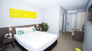 Premium bedding, in-room safe, desk, iron/ironing board