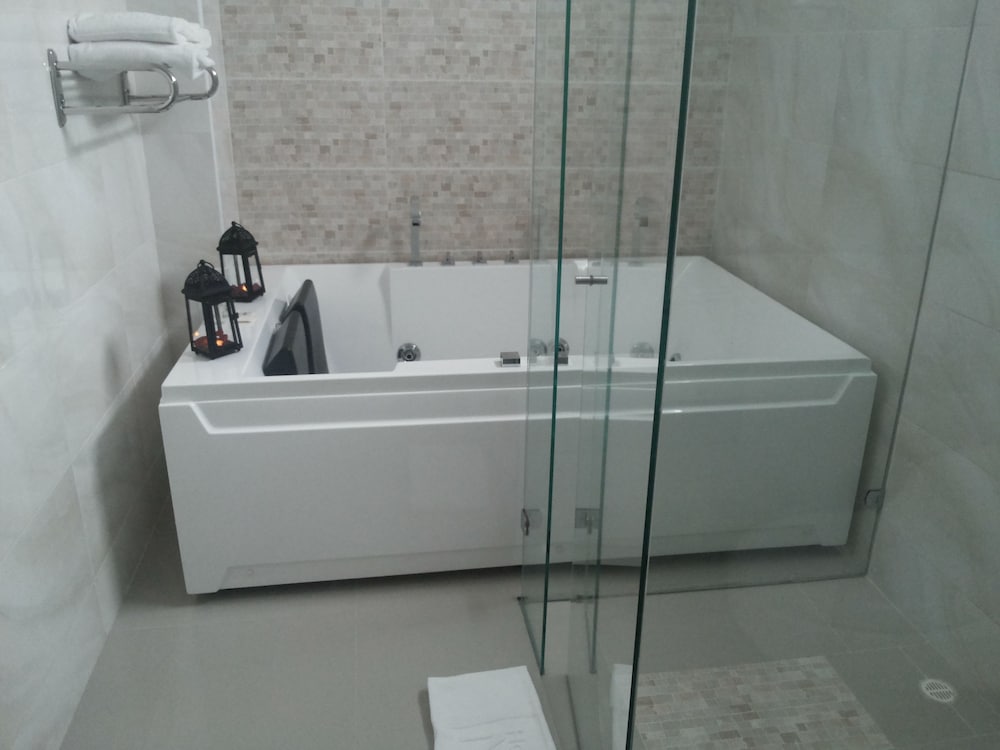 hotel ms ciudad jardin plus in cali