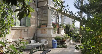 Allenby 2 Bed & Breakfast