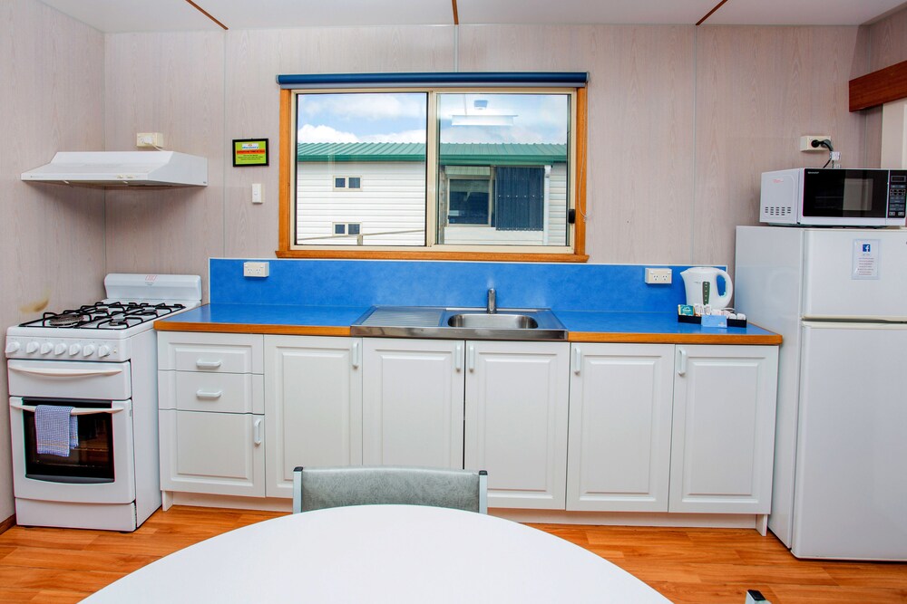 Private kitchenette, Discovery Parks – Devonport